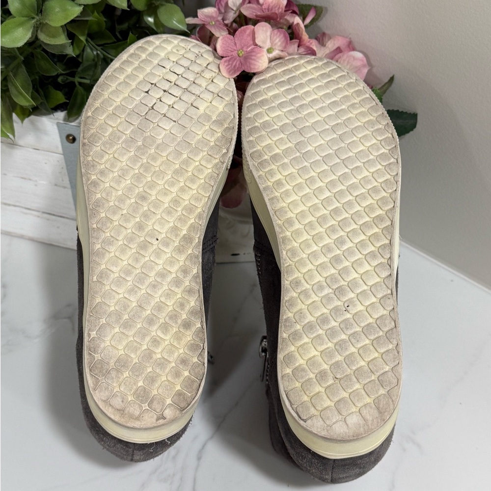 💙2 for $12 Steve Madden Wedgie Platform Sneakers Ankle Booties Gray Suede Sz 6 - Picture 3 of 11
